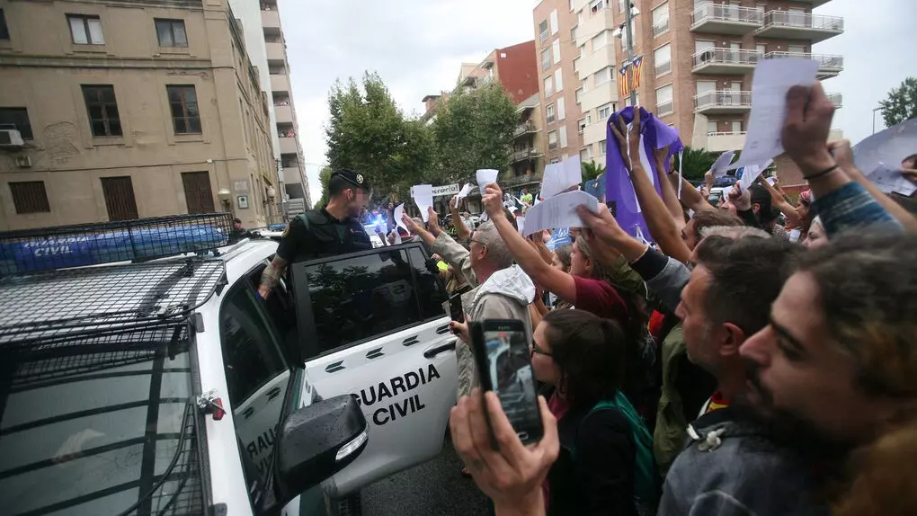 C85EC5E7-8305-410C-B4AE-7BDBA75881FA