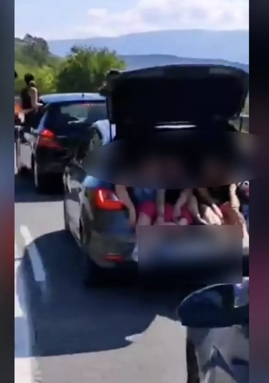 E4DD6F3F-2CB4-449B-9391-C587CFB5EF95