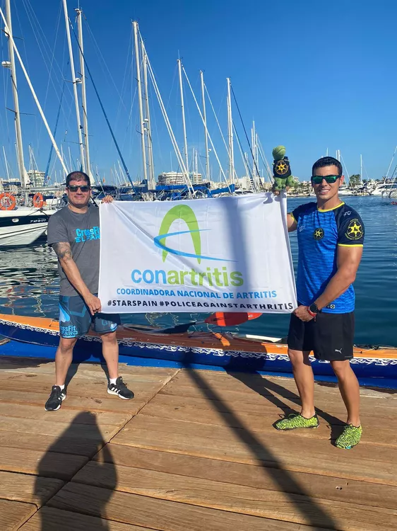2 policías participantes