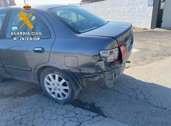 arrastro a dos agentes