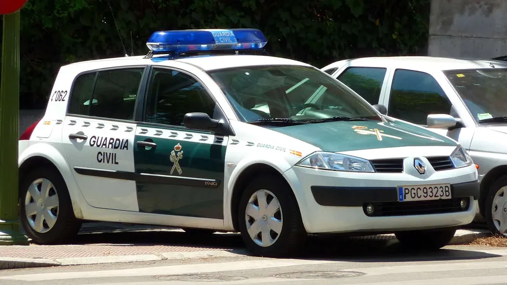 Coche-Guardia_Civil-2