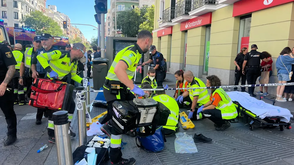 coche-policia-atropella-varias-personas-centro-madrid_98