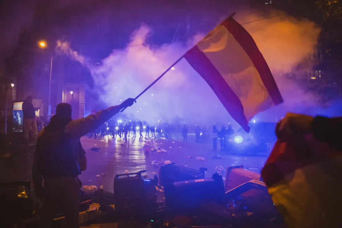 La-Policia-recibio-ordenes-politicas-para-cargar-contra-los-manifestantes-en-Ferraz-e1699738612803