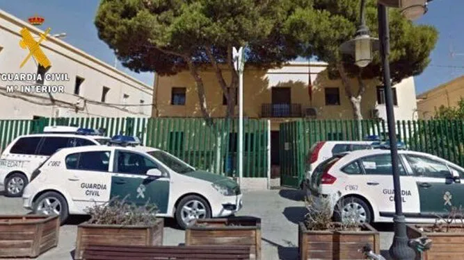 agresion-guardia-Roquetas-cuartel-Allahu_1877823017_204747214_667x375