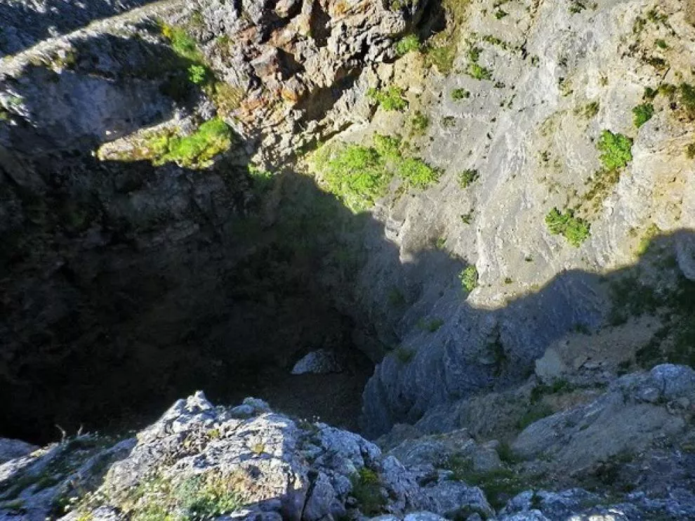 la-torca-de-hoyo-mingo-en-viniegra-de-arriba-la-rioja